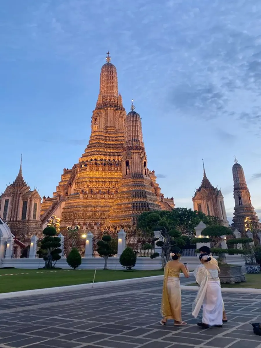 Wat Arun temple in the evening